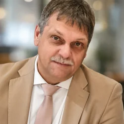 Csalava László, a gazdaság alapítója